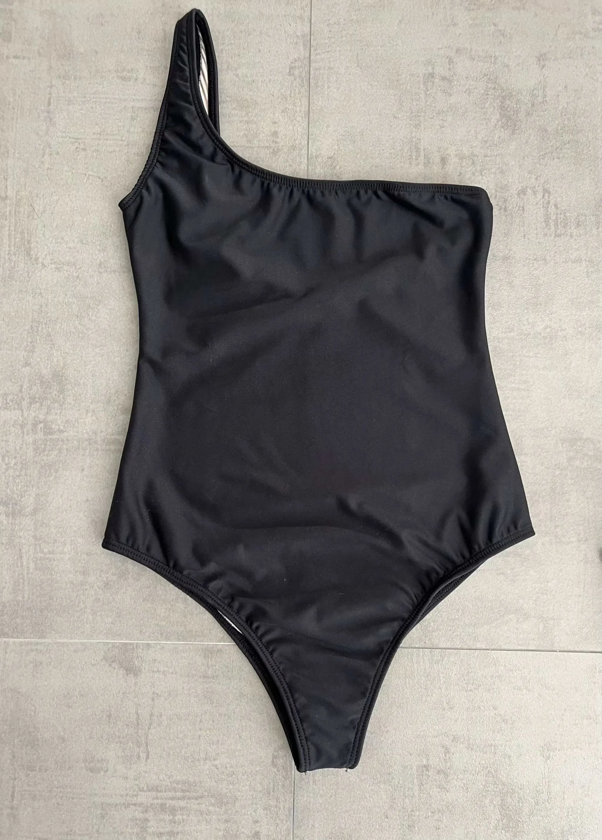 One shoulder swimsuit