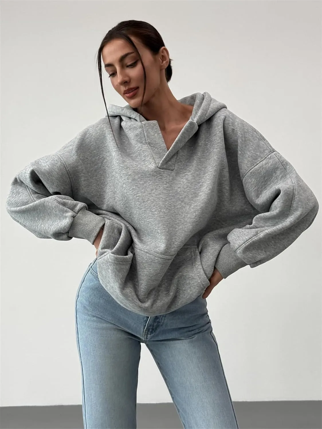 PAODIKUAI Women's Oversized Hoodies V Neck Pullover Fleece Sweatshirt Long Sleeve with Pocket Casual Winter Fall Outfits