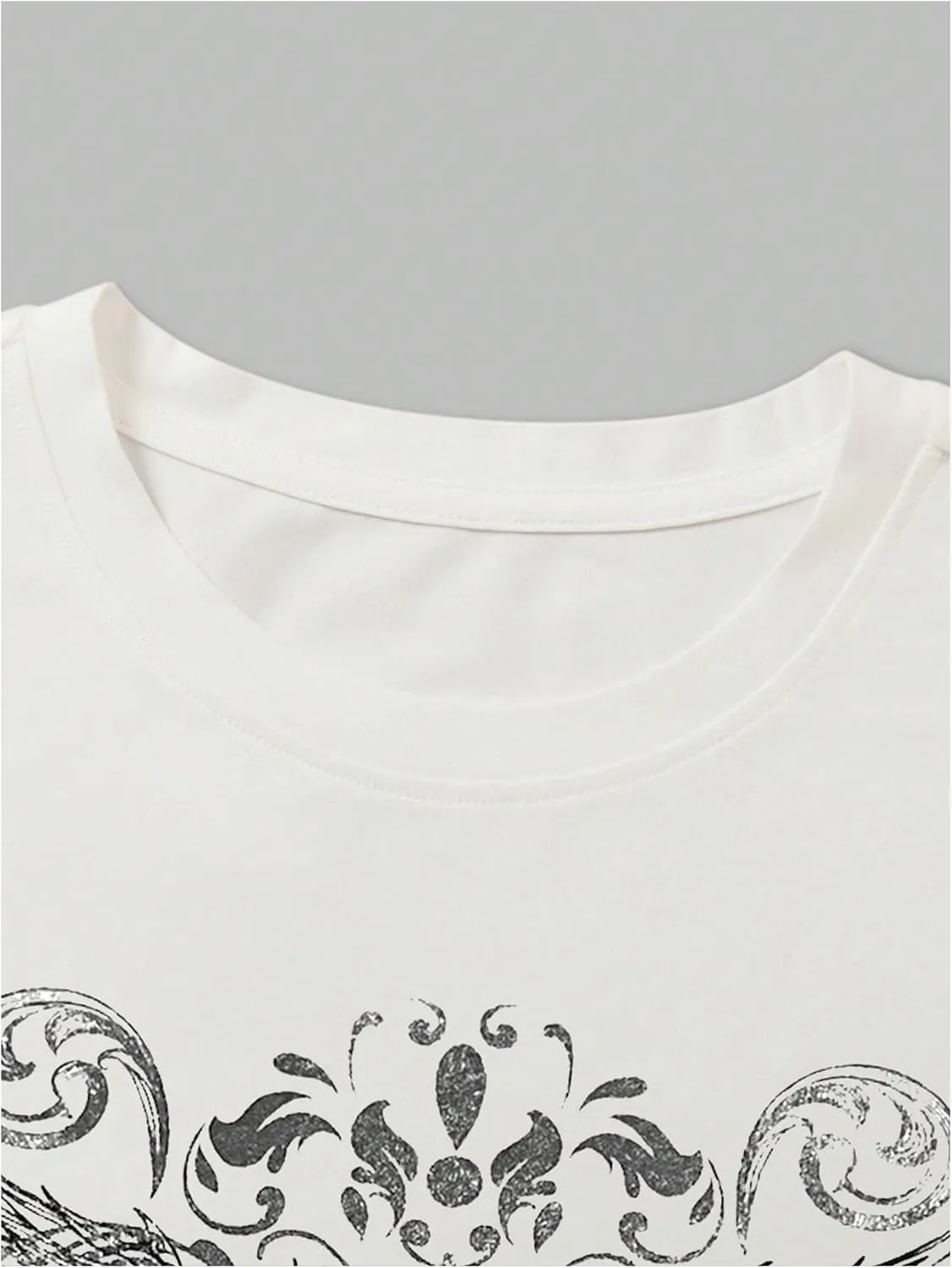 Women's Gothic Heart Graphic Tees Short Sleeve Crew Neck Slim Fit T Shirt Vintage Y2K Tops